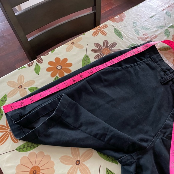 Men’s Vans Black Shorts size 30 - Picture 7 of 7